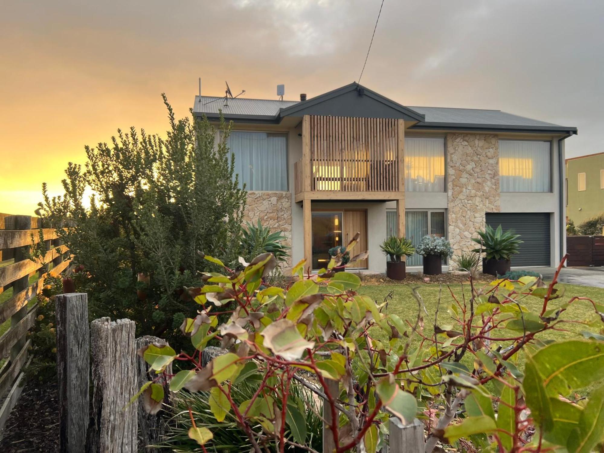 Sunsets On Martyrs Coastal Luxury Beach House פטרבורו מראה חיצוני תמונה