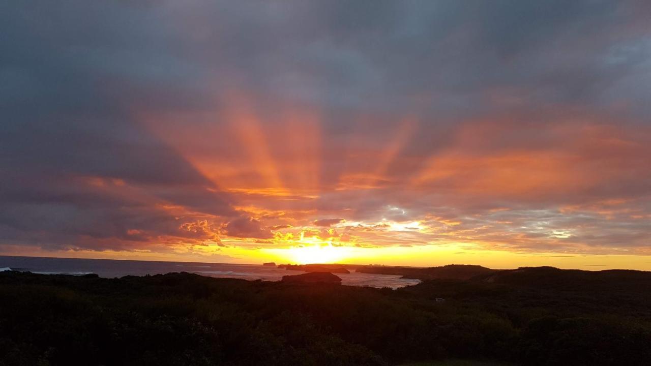 Sunsets On Martyrs Coastal Luxury Beach House פטרבורו מראה חיצוני תמונה